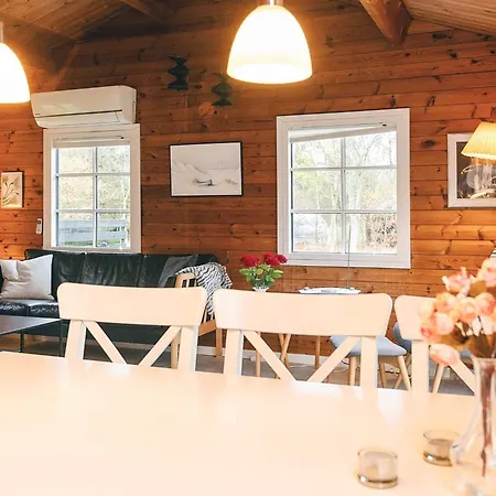 4 Person In Semesterbostad *