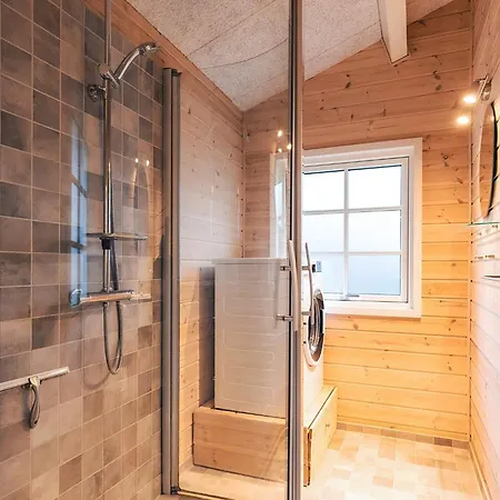 4 Person In Semesterbostad Jerup